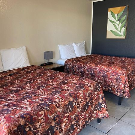 Soledad Motel 8 エクステリア 写真