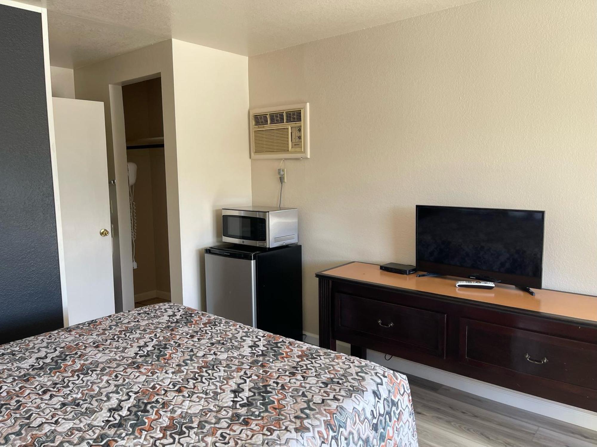 Soledad Motel 8 エクステリア 写真